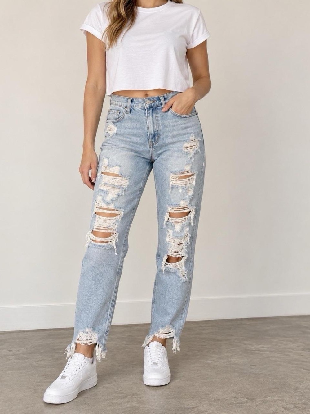American Eagle Mom Jeans Size 8 Light Wash Distressed Ripped Stretch Denim